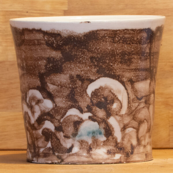 taza marrón cerámica taoísta con pintura de pez